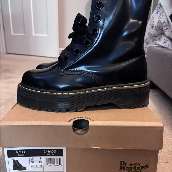 Dr. Martens Molly Platform Boot - Picture 4 of 4